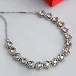 Sophisticated Choker with Radiant Diamonds 1
