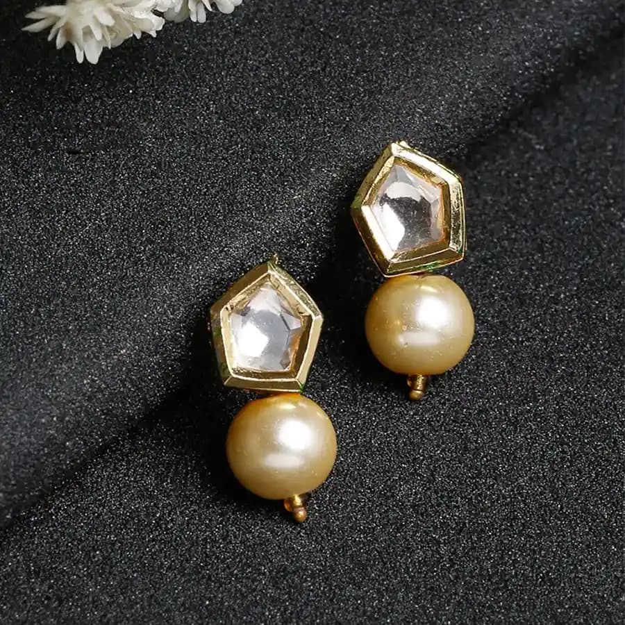 Graceful Kundan Studs Pair