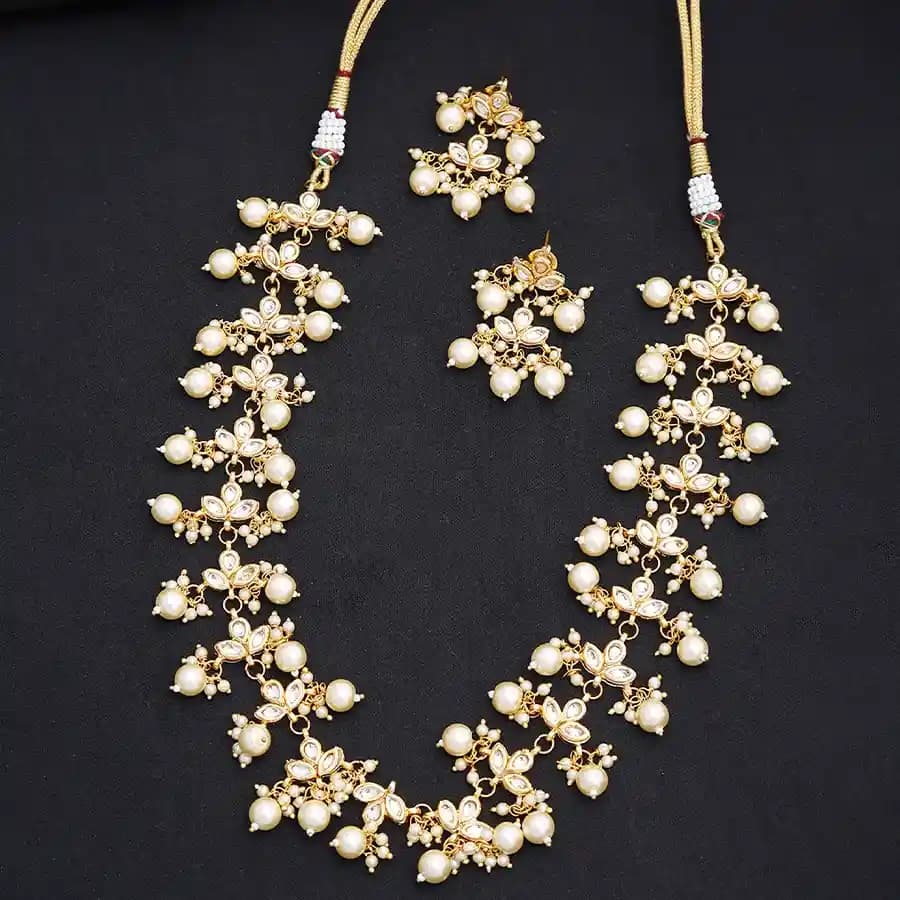 Exquisite Kundan Jewelry Gift