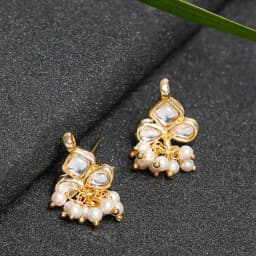Sparkling Kundan Studs 1