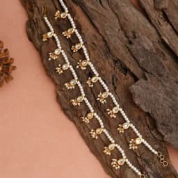 Sophisticated White Beads Kundan Anklets 1