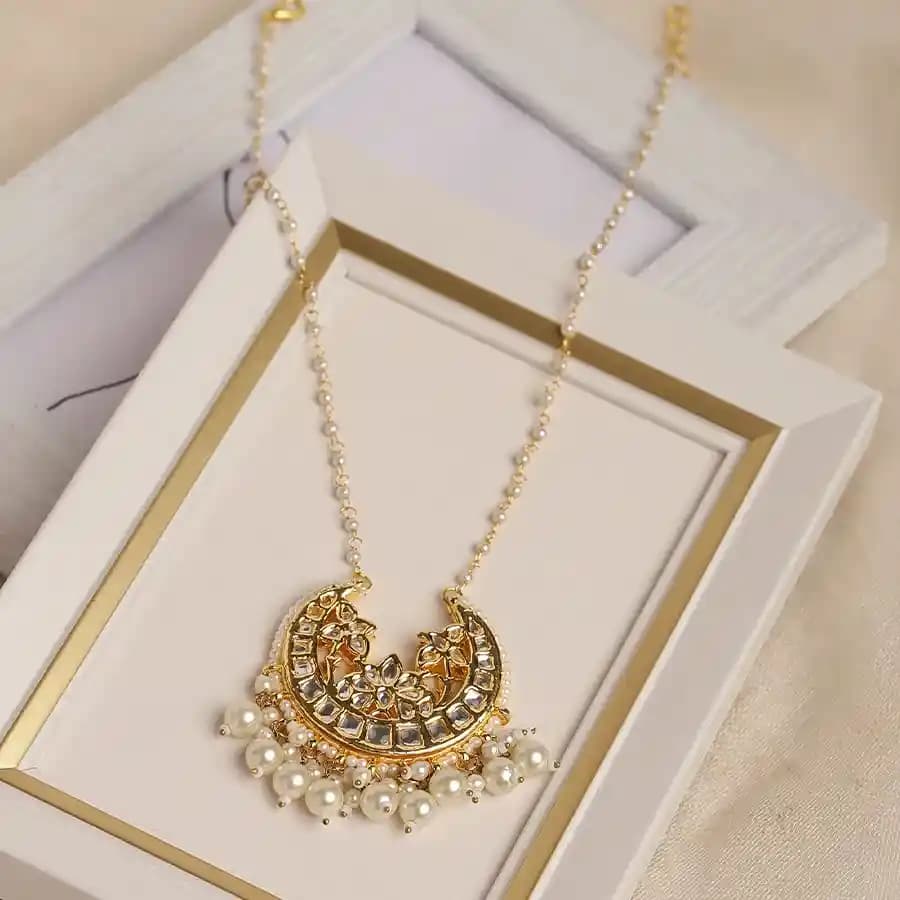 Glimmering Kundan Necklace