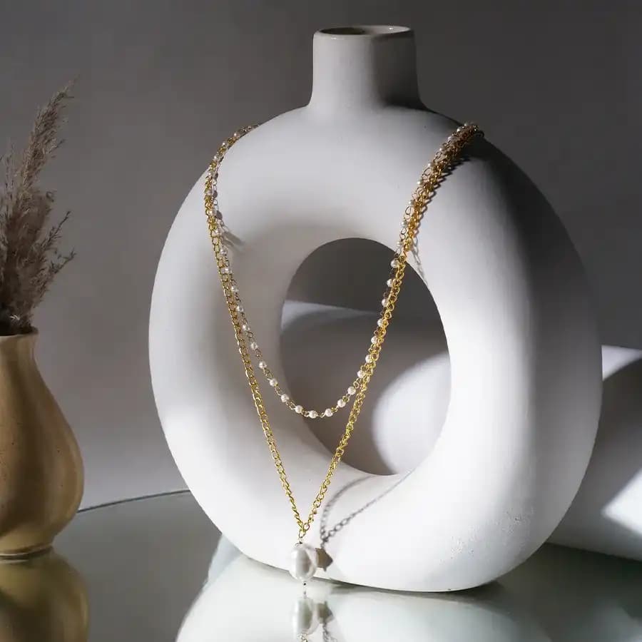 Chic Layered Pearl and Gold Neckpiece