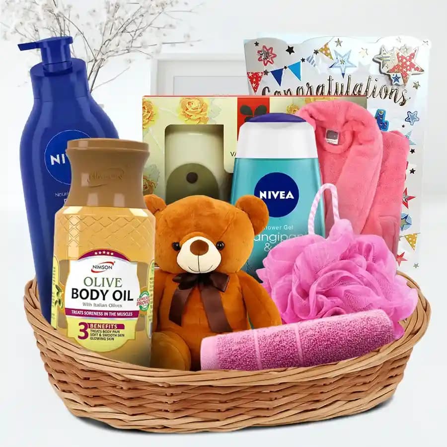 Elegant Luxury Gift Hamper with Cuddle Bear