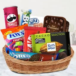 Gourmet Delight Snack Basket 1
