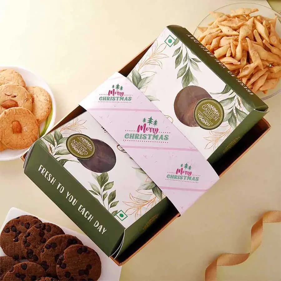Gourmet Cookie N Snacks Box