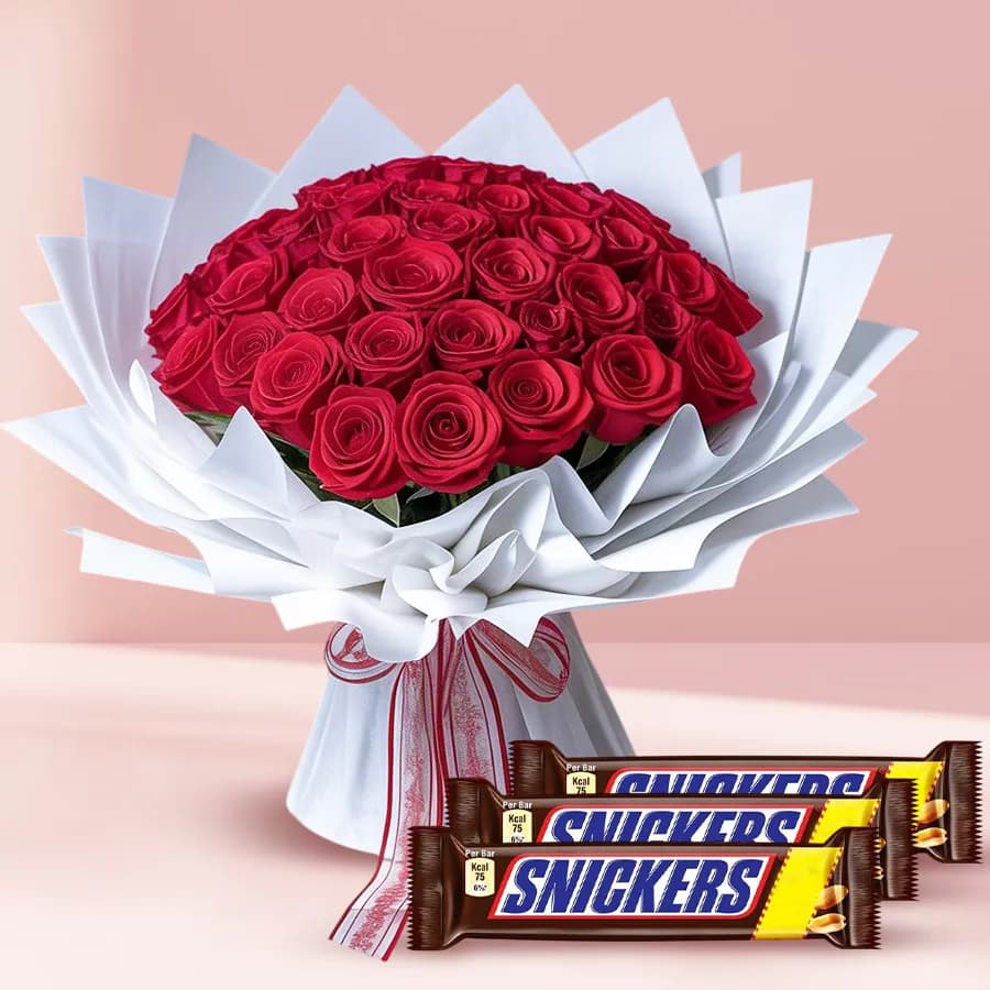 Splendid Combo of Red Roses Bouquet n Snickers Chocolate Bar