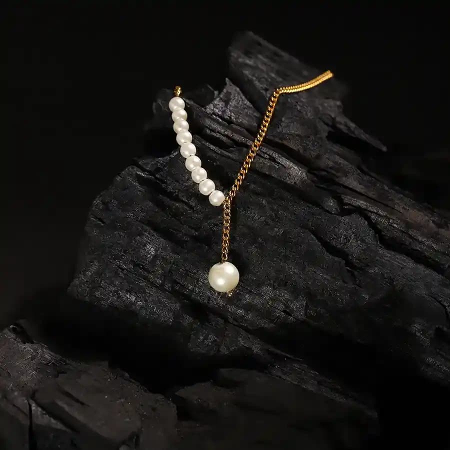 Sophisticated White Gold Gift Necklace